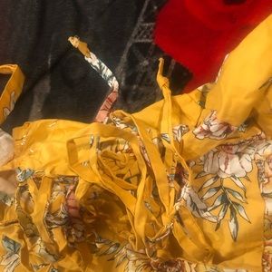 Dress with petty fluffy with double strap each side of the waist